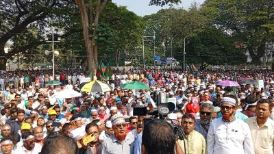 শহীদ মিনারে প্রথমিকের শিক্ষকদের অবস্থান কর্মসূচি