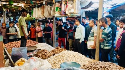 পেঁয়াজের বাজারে অভিযান