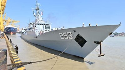 চট্টগ্রাম বন্দরে পাকিস্তানের জাহাজ