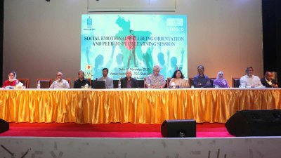 ‘সামাজিক ও মানসিক স্বাস্থ্য সুরক্ষা’ কার্যক্রমের উদ্বোধন অনুষ্ঠানে প্রধান অতিথির  বক্তব্য রাখছেন ইউজিসি’র চেয়ারম্যান অধ্যাপক ড. এস এম এ ফায়েজ