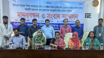 সংবাদ সম্মেলনে ১২ নভেম্বরের মধ্যে দাবি মানা না হলে লাগাতার কর্মসূচির হুঁশিয়ারি দেন প্রভাষকরা