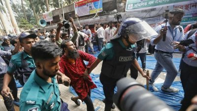 হামলার তীব্র নিন্দা ও প্রতিবাদ জানিয়েছেন সম্মিলিত নন-এমপিও ঐক্য পরিষদের প্রধান সমন্বয় অধ্যক্ষ মোহাম্মদ সেলিম মিয়া, ছবি: আহাদুল করিম খান