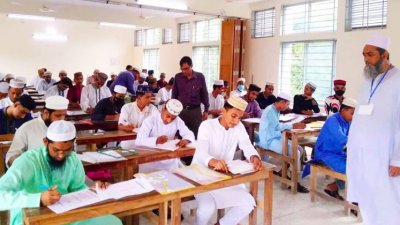 মাদ্রাসার শ্রেণিকক্ষে শিক্ষার্থীরা (ফাইল ফটো)