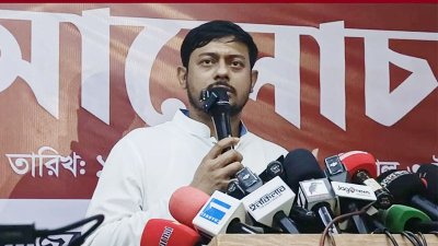 আলোচনা সভায় বক্তব্য রাখছেন জাতীয় নাগরিক পার্টি (এনসিপি)র মুখ্য সমন্বয়ক নাসীরুদ্দীন পাটওয়ারী
