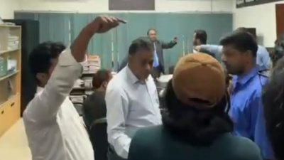 রাবি রেজিস্ট্রারের সঙ্গে রাকসু জিএসের বাগবিতণ্ডা