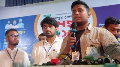 বক্তব্য দিচ্ছেন জাতীয় নাগরিক পার্টির (এনসিপি) দক্ষিণাঞ্চলের মুখ্য সংগঠক হাসনাত আবদুল্লাহ