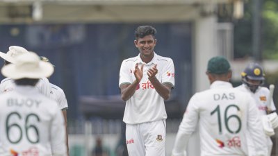 বাংলাদেশ-আয়ারল্যান্ড টেস্টের দ্বিতীয় দিন আজ।