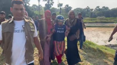 এ ঘটনায় এক দম্পতিকে আটক করা হয়