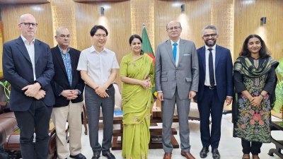 উপদেষ্টা সৈয়দা রিজওয়ানা হাসানের সঙ্গে এডিবি প্রতিনিধিদলের সদস্যরা