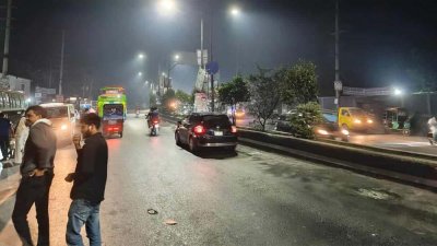 রাজধানীর একটি ফাঁকা সড়ক