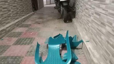 ঝিনাইদহ-২ আসনের সাবেক সংসদ সদস্য ও জেলা আওয়ামী লীগের সহসভাপতি নাসের শাহরিয়ার জাহেদীর ঝিনাইদহের বাড়িতে হামলা ও ভাঙচুরের ঘটনা ঘটেছে