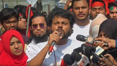 বক্তব্য রাখছেন ওসমান হাদী