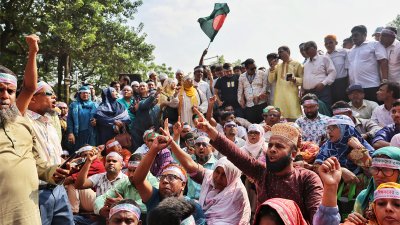 কেন্দ্রীয় শহীদ মিনার এলাকায় শিক্ষকদের অবস্থান কর্মসূচি  (ফাইল ছবি: আহাদুল করিম খান)