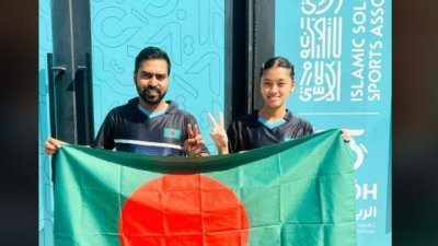 খৈ খে সাই মারমা ও জাভেদ আহমেদ।