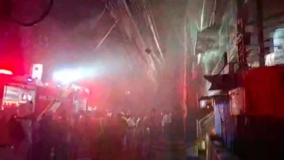 আগুন নিয়ন্ত্রণে কাজ করছে ফায়ার সার্ভিস