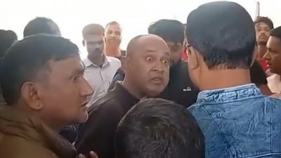 আটক দুজনকে ছাড়াতে এসে পুলিশের সঙ্গে বাগবিতণ্ডায় জড়ান পীরগঞ্জ উপজেলা যুবদলের সভাপতি নাজমুল হুদা