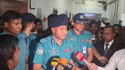 খবর পেয়ে ঘটনাস্থলে গিয়ে তদন্ত কার্যক্রম চালাচ্ছে পুলিশের গোয়েন্দা ইউনিট ও ক্রাইম সিন ইউনিট