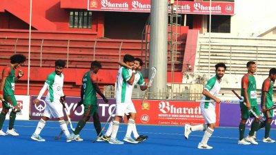 টানা দ্বিতীয় ম্যাচে অসহায় আত্মসমর্পণ করেছে বাংলাদেশ।