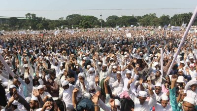 সম্মেলনে যোগ দিয়েছেন সারা দেশ থেকে আসা মুসল্লিরা (ছবি: নাসিরুল ইসলাম)