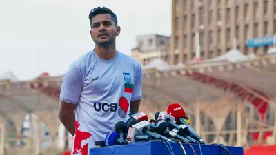 সাংবাদিকদের সঙ্গে শমিত সোম
