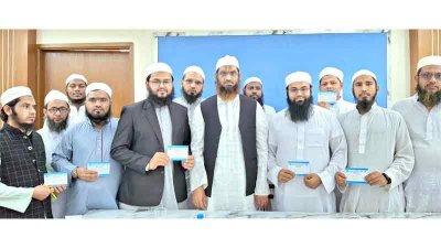 খেলাফত মজলিসের কেন্দ্রীয় কার্যালয়ে দলটির নেতারা