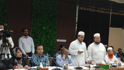 যুগ্ম মহাসচিব মাওলানা আলতাফ হোসেনসহ প্রতিনিধিরা