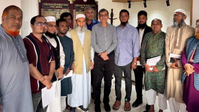 শিক্ষা উপদেষ্টার সঙ্গে বৈঠকে অংশগ্রহণকারীরা