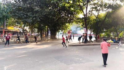 ধানমন্ডি ৩২ নম্বর এলকায় দফায় দফায় সংঘর্ষের ঘটনা ঘটেছে