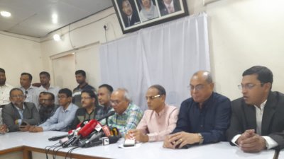 সংবাদ সন্মেলনে বিএনপির সিনিয়র যুগ্ম মহাসচিব অ্যাডভোকেট রুহুল কবির রিজভী/ বাংলা ট্রিবিউন