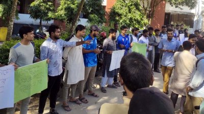 ৯ ঘণ্টার বেশি উপাচার্যের কার্যালয়ের সামনে অবস্থান কর্মসূচি পালনের পর এই তারিখ ঘোষণা করা হলো