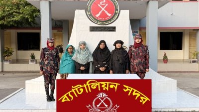 আটক চার নারী