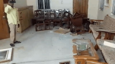 ঘরের ভেতরে ভাঙচুর করা হয় (ছবি: ভিডিও থেকে)
