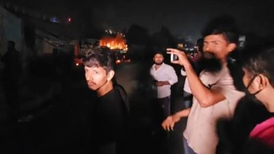 রামপুরায় বাসে আগুন (ছবি: ভিডিও থেকে নেওয়া)