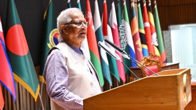 বক্তব্য রাখছেন প্রধান উপদেষ্টা