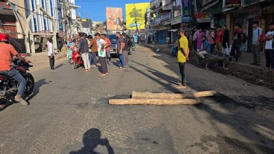 রাঙামাটিতে সকাল ৬টা থেকে ৩৬ ঘণ্টার হরতাল চলছে, যাতায়াতে বাধা সৃষ্টি আন্দোলনকারীদের
