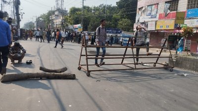 রাজশাহীতে সড়ক অবরোধ