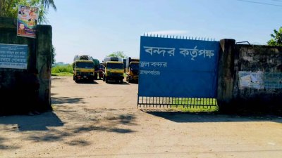 মৎস্য বিভাগের সনদ জটিলতার কারণে ব্রাহ্মণবাড়িয়ার আখাউড়া স্থলবন্দর দিয়ে মাছ রফতানি বন্ধ আছে