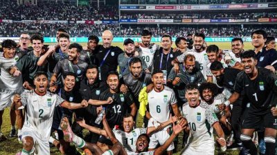 ভারতের বিপক্ষে জয়ের পর বাংলাদেশের আনন্দের মুহূর্ত।