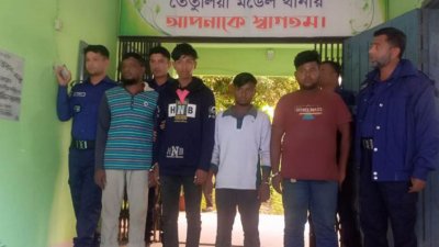 ট্রাকচালকসহ চার জনকে গ্রেফতার করেছে পুলিশ