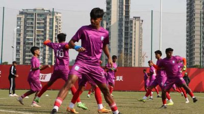 অনুশীলন করছেন অনূর্ধ্ব-১৭ এশিয়ান কাপ বাংলাদেশ দলের খেলোয়াড়রা