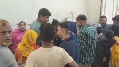 হাসপাতালে হতাহতদের স্বজনরা