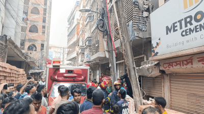 রাজধানীর বিভিন্ন এলাকায় ভবন হেলে পড়েছে
