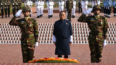 জাতীয় স্মৃতিসৌধে শ্রদ্ধা নিবেদন করেন ভুটানের প্রধানমন্ত্রী শেরিং তোবগে