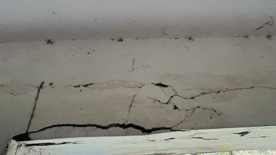 ভূমিকম্পে ঢাবির একাধিক হলে ফাটল ধরেছে।