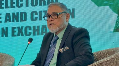 অনুষ্ঠানে বক্তব্য রাখছেন প্রধান নির্বাচন কমিশনার (সিইসি) এ এম এম নাসির উদ্দিন