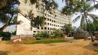 সাভারের আশুলিয়ার ইয়ারপুর ইউনিয়নের নিশ্চিন্তপুর এলাকায় তাজরীন ফ্যাশনসের পরিত্যক্ত ভবন
