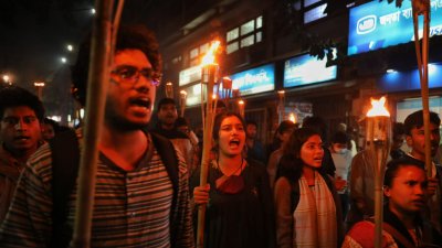 গণতান্ত্রিক ছাত্রজোটের উদ্যোগে ঢাবি ক্যাম্পাসে মশাল মিছিল