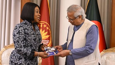 প্রধান উপদেষ্টা প্রফেসর মুহাম্মদ ইউনূসের সঙ্গে সাক্ষাৎ করেন কমনওয়েলথ মহাসচিব শার্লি বচওয়ে