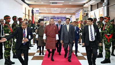 ভুটানের প্রধানমন্ত্রী শেরিং তোবগেকে বিদায় জানান পররাষ্ট্র উপদেষ্টা মো. তৌহিদ হোসেন