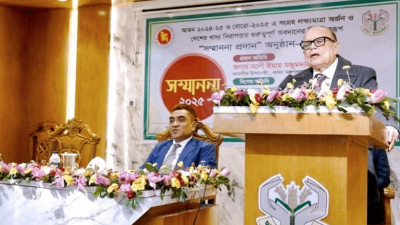 বক্তব্য দিচ্ছেন খাদ্য উপদেষ্টা আলী ইমাম মজুমদার
